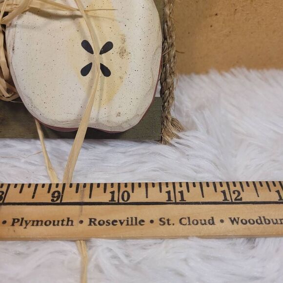 Rustic Apple Decor Sign with Raffia Bow - Picture 5 of 5